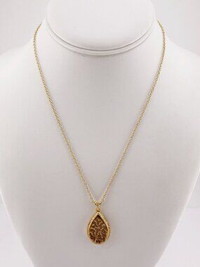 VINTAGE Gold tone metal raised teardrop shaped openwork pendant chain necklace